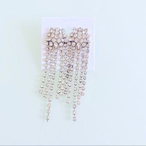 2/$10🔮Silver Rhinestone Earrings - Dangles